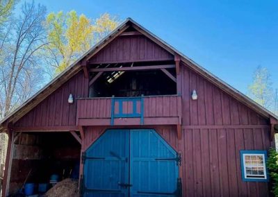 The barn at Disenhouse Farms offers a beautiful venue for couples looking to have their elopement or small/micro/tiny wedding in Virginia.